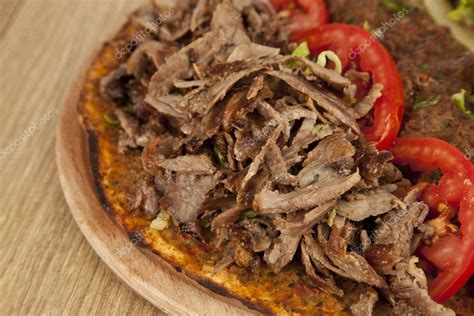 DÖNER Adana Kebab met Lahmacun
