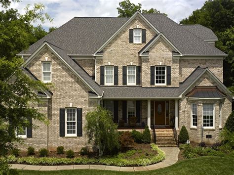 Particularly, their weathered wood and driftwood colors are some of the most popular color options that homeowners choose as their roof shingles. CertainTeed Landmark in Driftwood | House roof ...