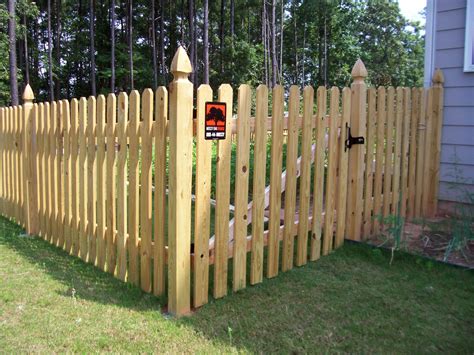 An uninterrupted line of boards stretches as far as the fence line runs with supporting posts. creativeDesign: Advantages of wooden fence