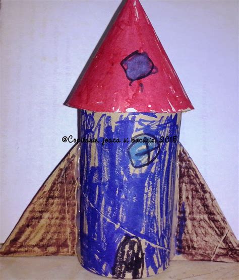 Racheta fericit colorat vectori din domeniul public / include o nava cu rachete, doi astronauti cu tuburi de oxigen . COPILĂRIE, JOACĂ ŞI BUCURIE: Racheta din carton