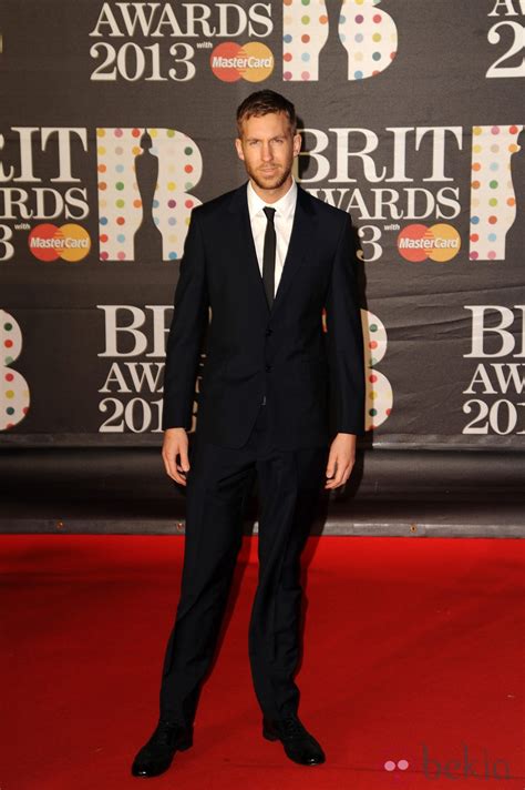 Calvin Harris En La Alfombra Roja De Los Brit Awards 2013 Alfombra