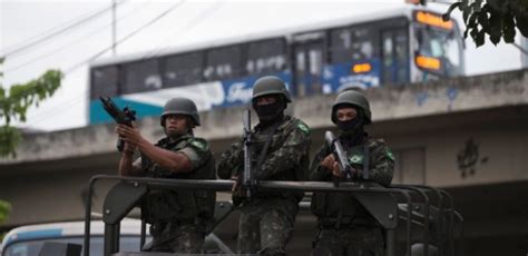 Guerrilha Urbana No Rio Polícia Prende 23 Pessoas E Armamento Jornal O Expresso