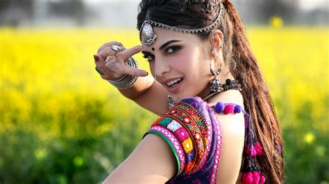 Jacqueline Fernandez in Ramaiya Vastavaiya Wallpapers | HD Wallpapers
