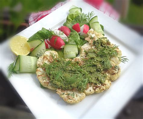 Kalafiora najlepiej przekroić na pół, a następnie z każdej połowy odciąć mniejsze różyczki, które 5. My style - my cooking - my everyday: Stek z kalafiora ...