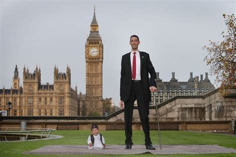 Worlds Smallest Man Meets Worlds Tallest The Morning Call
