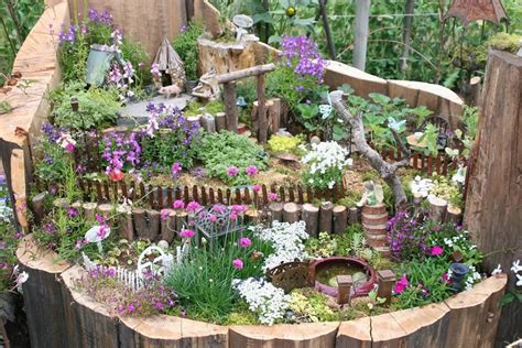 15 Crazy Tree Stump Ideas For Your Garden Rhythm Of The Home