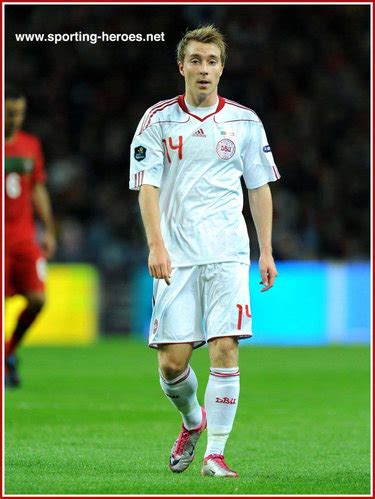 Dänemarks mittelfeldspieler christian eriksen (29). Christian Eriksen - UEFA EM-slutrunde 2012 kvalificerende ...