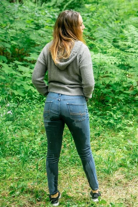 This lady peed her jeans shorts. Desperate Jeans Wetting Photos | HD Wetting