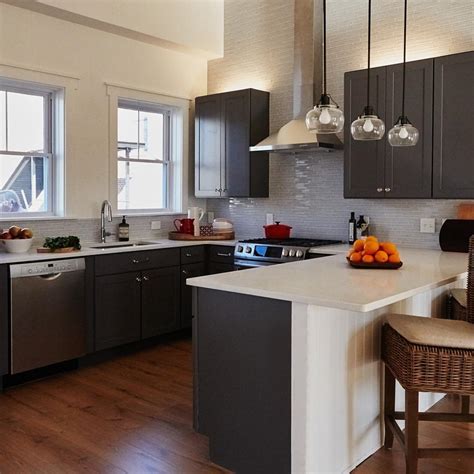 What Colors Go With Grey And White Kitchen