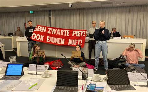 Demonstranten Tegen Zwarte Piet In Emmen Vrijgelaten Vier Leden Extinction Rebellion Zeggen