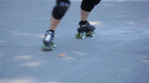Sammi demonstrates how to skate backwards. How to Skate Forward to Backward | Roller-Skate - YouTube
