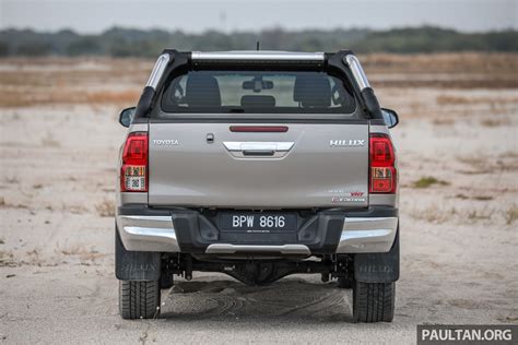 Toyota Hilux 28l Versus Mitsubishi Triton 24l Which One Of The Two