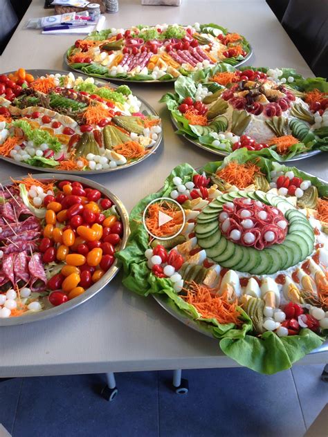 Il existe de nombreuses variantes de salades composées. Salade composée Παρουσίαση Φαγητού, Σάλτσες, Φαγητό Ποτό ...