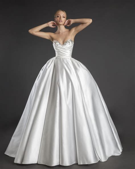 Sweetheart Neckline Strapless Satin Ball Gown Wedding Dress With