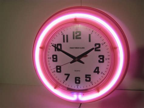 10 Adventages Of Light Up Wall Clocks Warisan Lighting