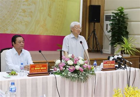 Tổng bí thư nguyễn phú trọng dự và phát biểu chỉ đạo hội nghị. Tổng Bí thư Nguyễn Phú Trọng thăm, làm việc tại tỉnh Đồng Tháp