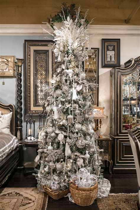 20 Posh Christmas Tree Decorations