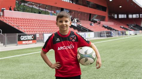 The city has approximately 45,000 inhabitants (80,000 in the metropolitan area). Arcinfo Kids, avec Neuchâtel Xamax FCS - FC Wohlen