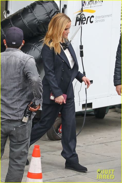 jennifer aniston and reese witherspoon get back to work on the morning show in la photo 4523871