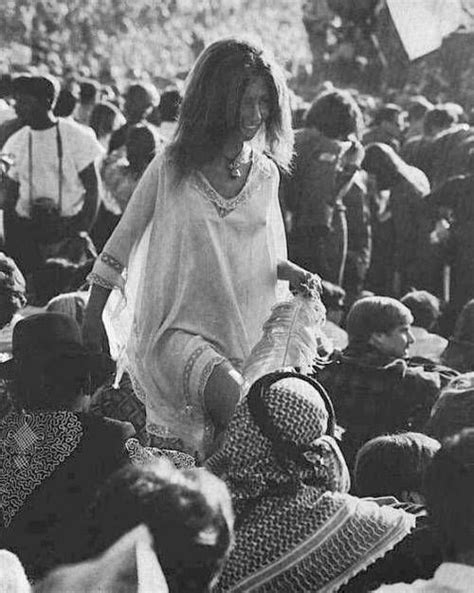 Pin By Sage On Inspiration Woodstock Hippies Woodstock Concert