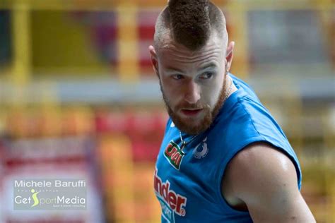 Mar 21, 2021 · at number 2 in this list of top 10 best volleyball players 2021, we have earvin ngapeth. Earvin Ngapeth The Coolest Volleyball Hairstyle