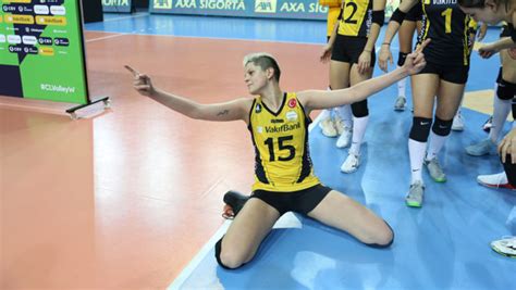 She is 1.96 m (6 ft 5 in) tall and plays as opposite. Pallavolo Turchia - Ufficiale: Ebrar Karakurt in prestito ...