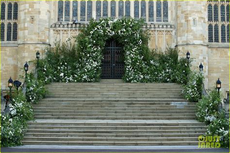 Sir elton john chatted with guests in st george's chapel prior to the royal wedding of prince harry and meghan markle saturday morning. Look Inside Royal Wedding Venue St. George's Chapel ...