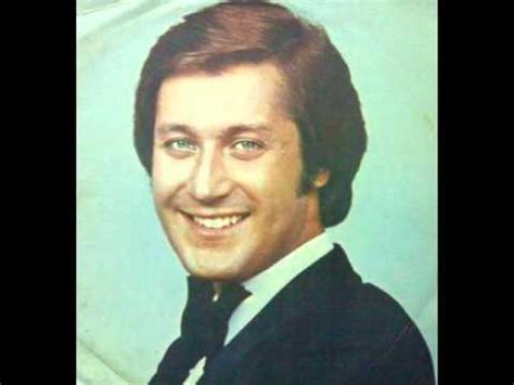 1970'li yıllarda bebek belediye gazinosunda emel sayın'ın alt kadrosunda sahneye çıktığı sıralarda. Ahmet Özhan - Sen Gül - YouTube