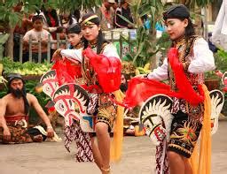 Dari berbagai sumber yang saya temukan seni tari dan drama : We Love Indonesian: KESENIAN TARI JARAN KEPANG/KUDA ...