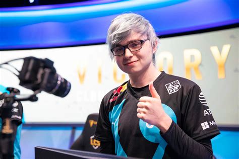 Sneaky Makes His Cosplay Comeback As Pool Party Caitlyn Dot Esports