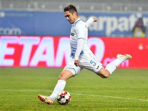 Currently, fcsb rank 15th, while universitatea craiova hold 6th position. Universitatea Craiova, la un pas să rămână în zece oameni ...