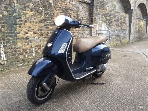 It is equipped with an original alarm system, a chrome front schutzbgel fender, a removable seat cover and a chrome luggage. 2007 Piaggio Vespa GTS 250cc scooter. 250 cc Long MOT ...