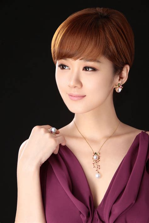 And without a doubt she does it wonderfully. Jang Na Ra--very beautiful | 韓国女優, 女優, 俳優