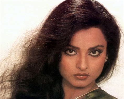 Rekha Wallpapers Free Download Rekha In Her Young Age Wallpaperuse
