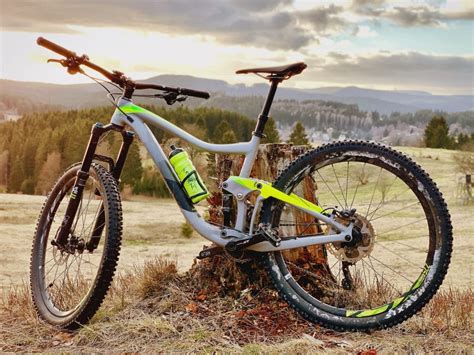 Buying a used bike is a great route for those who don't want to spend a lot of money on a new ride. Your Guide to Buying a Used Mountain Bike - Huck Adventures