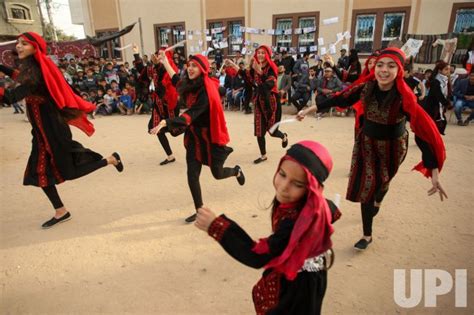 Photo Palestinians Celebrating Palestinian Culture Gaz2019042507