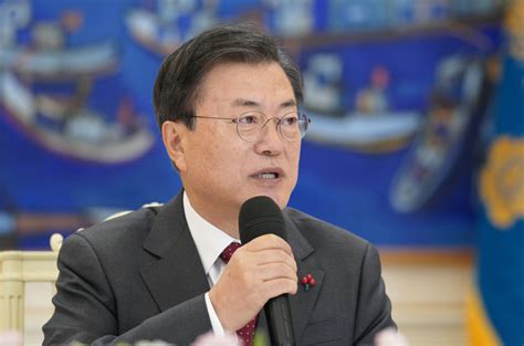 뉴욕 주지사, 민간기업에 코로나 백신 접종 의무화 촉구. '백신 늦장' 의식했나…文대통령 "생산국 먼저 접종 불가피 ...