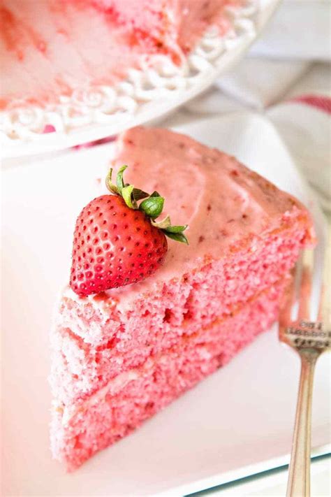 Easy Fresh Strawberry Cake Starts With A Boxed Mix And Is Dressed Up Fresh Strawberries An