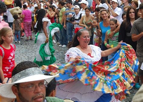 El resto de países de américa latina, costa rica, el salvador, honduras, guatemala, haití, nicaragua, panamá, república dominicana, puerto rico, comparten en su gran mayoría muchos de los juegos tradicionales autóctonos que hemos visto en el demás lugares. Tradiciones de Puerto Rico: juegos, costumbres y más