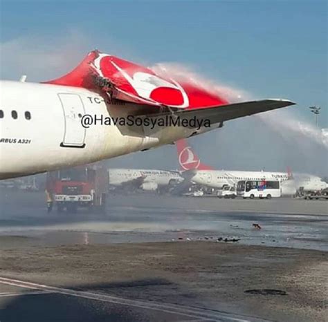 Detik Detik 2 Pesawat Bertabrakan Di Bandara Turki Ekornya Pun Patah
