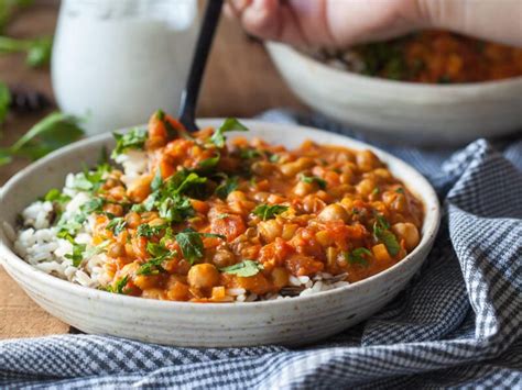 This delicious curried chickpea and lentil soup can be adapted to taste and to what you have in your pantry. Chickpea Lentil Coconut Curry Vegan | Curry recipes ...