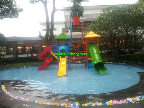 Menyambut Tahun Baru 2023 dengan Wahana Playground Kolam Renang