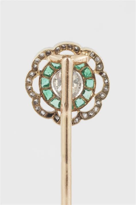 Antique Tie Pin With Diamond And Emerald Cluster In Gold And Platinum