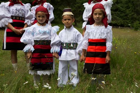 Traditional Dress In Maramures Compagnie M