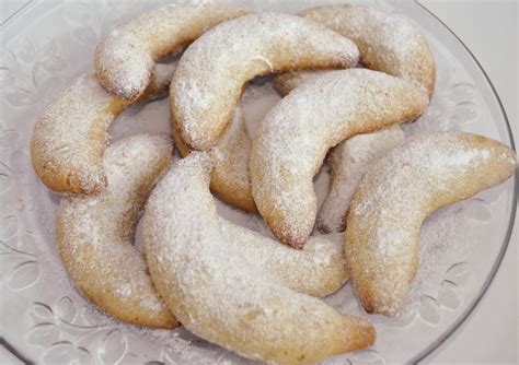 Whether you're whipping up some savory baked goods or a few sweet treats, baking spices like nutmeg, cinnamon, allspice, and ginger add depth of flavor that's even more enjoyable in the fall. Better Homes And Gardens Crescent Cookies : HOMEMADE ...