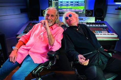 Ci credevamo eterni ci credevamo eroi ma il tempo se ne frega e passa su di noi. abbiamo tuttiuna fotografia una canzone prigioniera in un jukebox ch. "Che colpa abbiamo noi", in radio il brano con Shapiro e ...