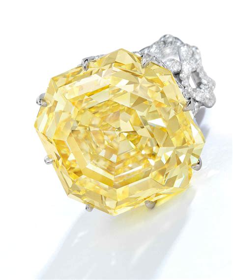 5 jaw dropping jewels that sold at sotheby s this week galerie