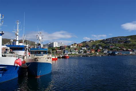 Hammerfest, town, on the barren island of kvaløya, in sørøy sound, off the northwestern coast of norway. Hammerfest - nördlichste Stadt Europas | SilverTravellers
