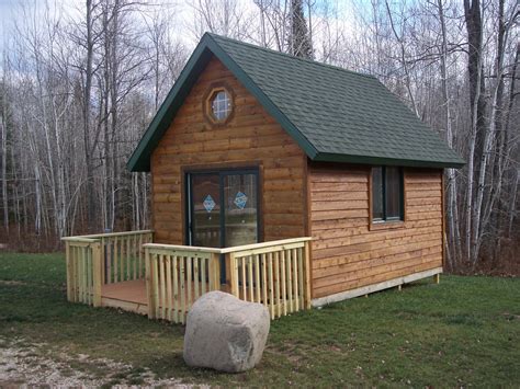 Each pigeon forge cabin is individually owned and decorated. Rustic Small 2 Bedroom Cabins Small Rustic Cabin House ...