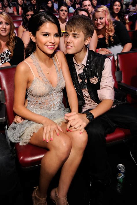 Pictures Of Selena Gomez And Justin Bieber Kissing At 2011 Teen Choice